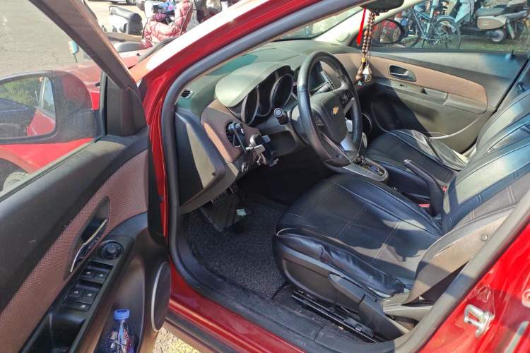 Used Chevrolet Cruze 2013 Hatchback 1.6L Automatic Luxury Model
