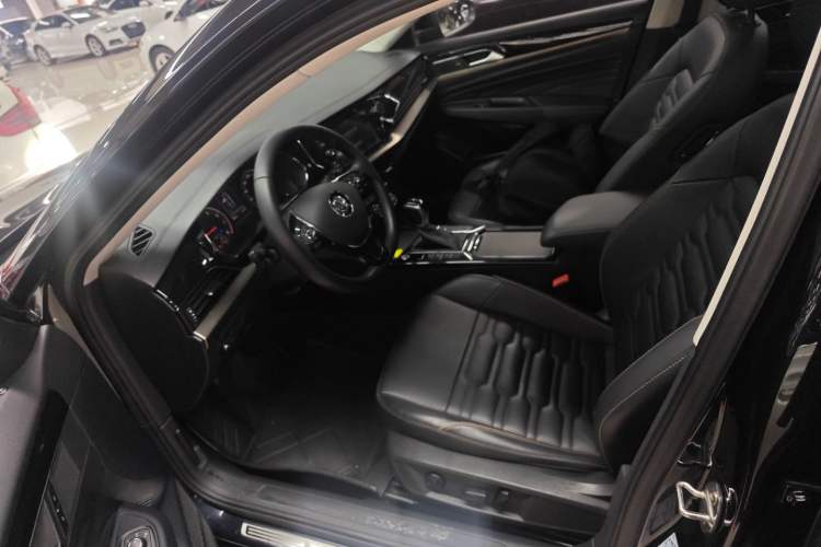 Used Volkswagen Passat 2019 330TSI Elite Edition China VI Left Front Seat