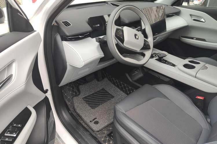 Used Changan UNI-Z 2025 1.5T Luxury Version
