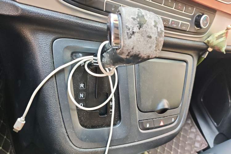 Used SAIC MAXUS G10 2016 2.0T Automatic Elite Edition Gear Lever