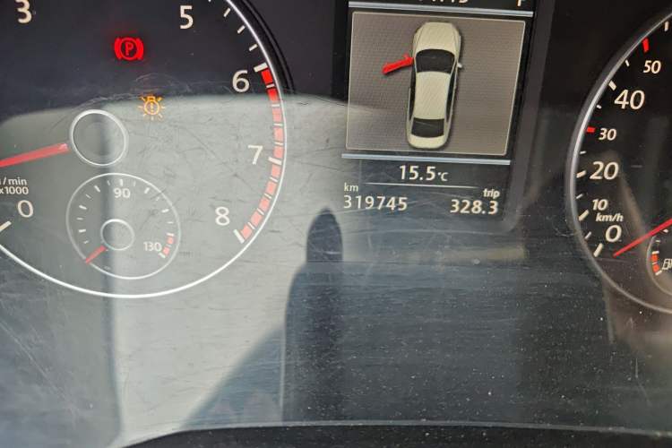 Used Volkswagen Passat 2015 1.8TSI DSG Prestige Edition Odometer Close Up