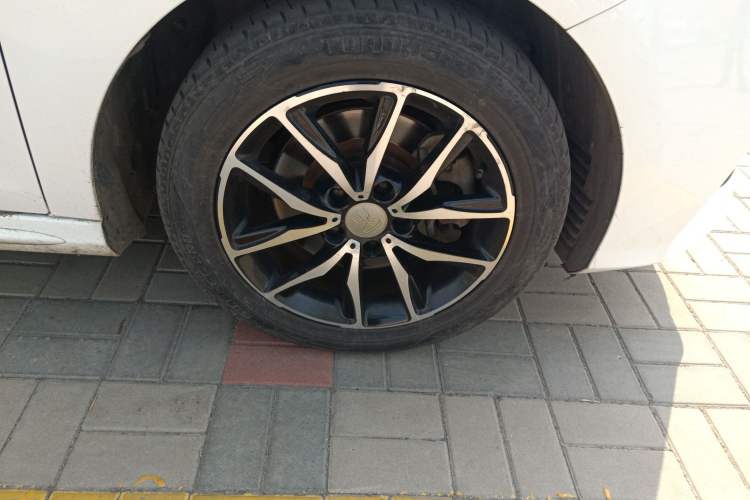 Used BYD Song MAX 2017 1.5T Automatic Smart Connect Prestige 7-Seater Right Front Wheel Hub