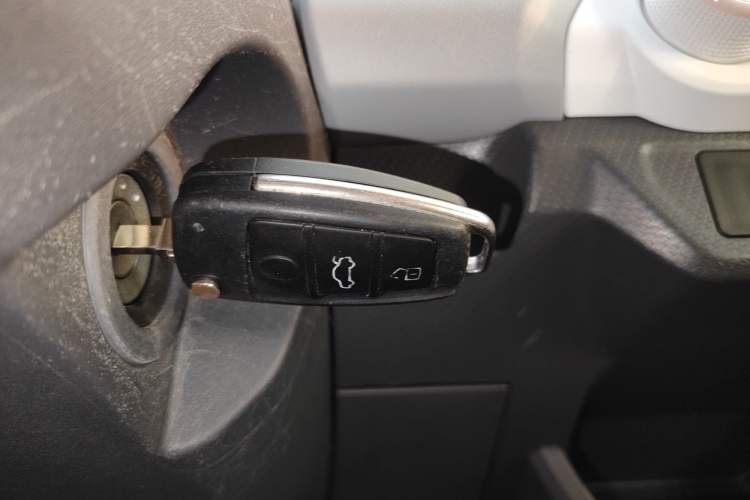 Used Chery QQ Ice Cream 2022 170km Sundae Phosphate Lithium-Ion
