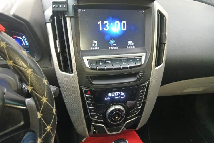 Used Luxgen U6 SUV 2015 1.8T Charm Model
