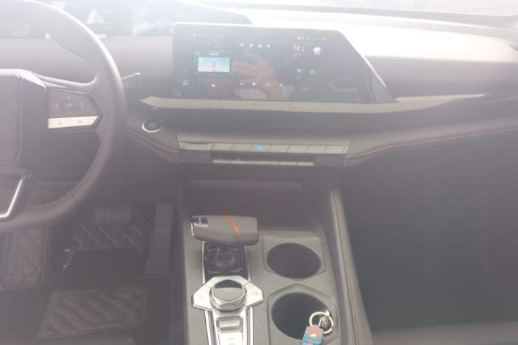 Used CHANGAN UNI-V 2023 1.5T Premium Model
