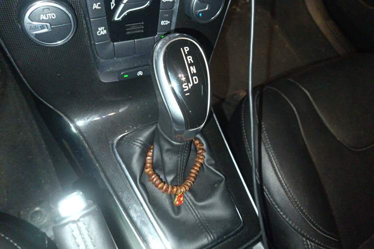 Used Volvo V40 2017 T3 Zhiyi Edition
