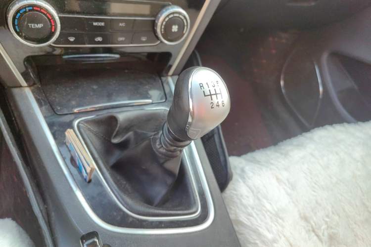Used Leopaard CS10 2015 2.0T Manual Fashion Edition Gear Lever