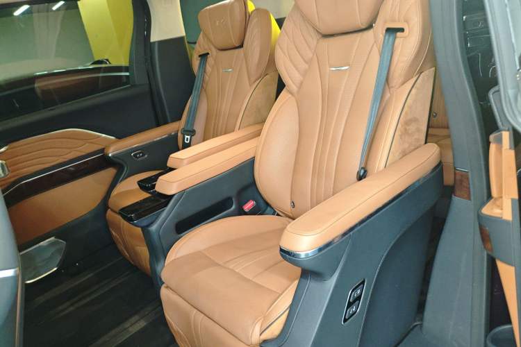 Used Hongqi HQ9 2023 2.0T Smart Connect Flagship Edition