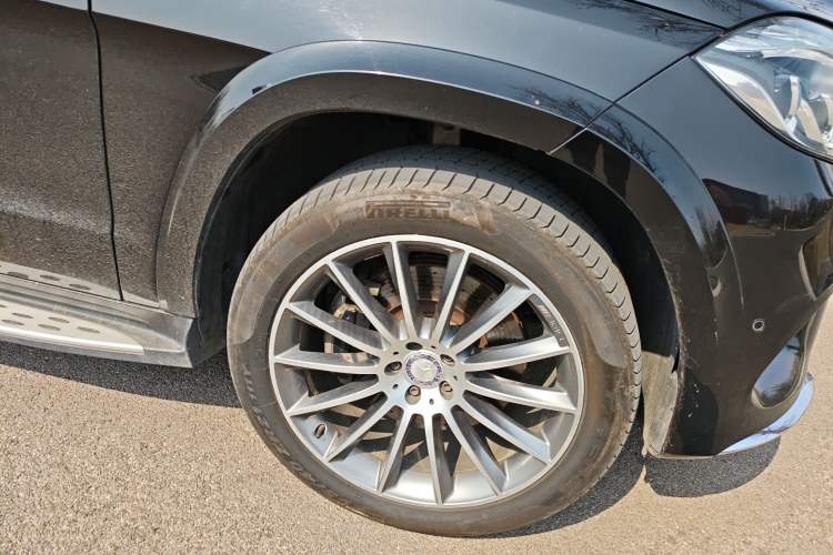 Used Mercedes-Benz GLS 2016 GLS 500 4MATIC Right Front Wheel Hub