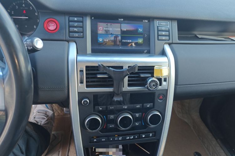 Used Land Rover Discovery Sport 2017 2.0T HSE Audio And AC Panel