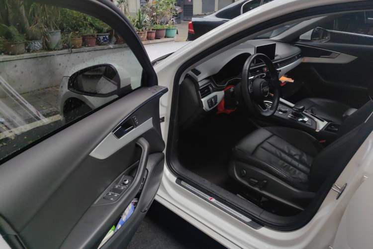 Used Audi A4L 2019 40 TFSI Fashion Edition China VI Emission Standard
