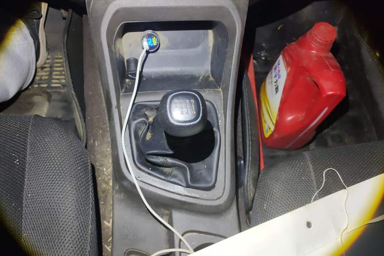 Used Wuling Hongguang V 2022 1.5L Jingqu Edition Enclosed-Window Vehicle with Hydraulic Power Steering LAR Gear Lever