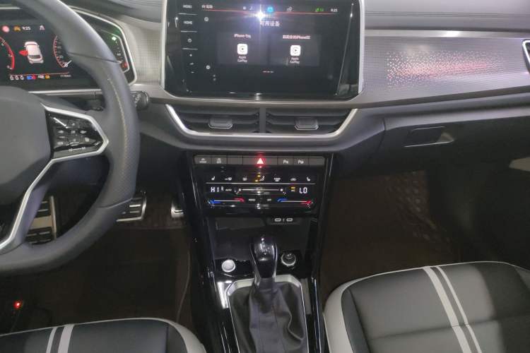 Used Volkswagen T-ROC 2023 300TSI DSG Two-Wheel Drive Starlight Edition Audio And AC Panel