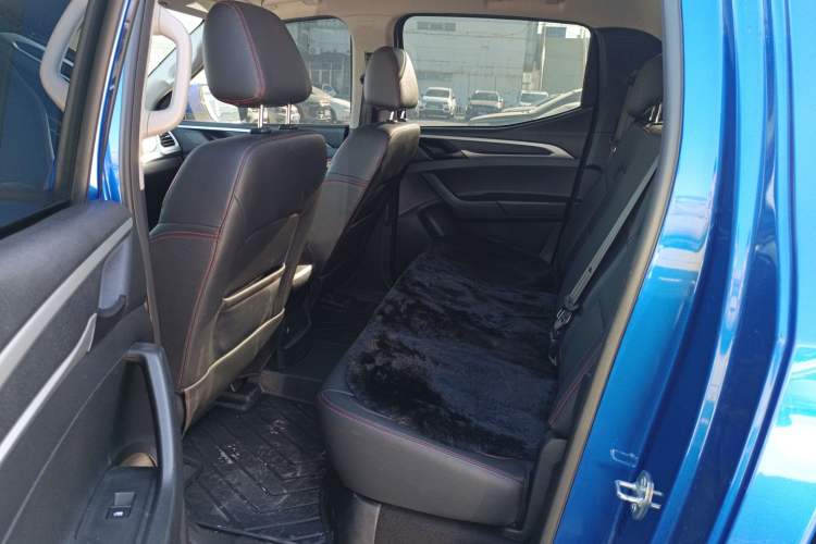 Used SAIC MAXUS T60 2017 2.0T Gasoline Automatic Two-Wheel Drive High-Ride Elite Standard Cabin
