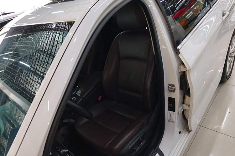 Used BMW 5 Series 2014 525Li Luxury Design Package
