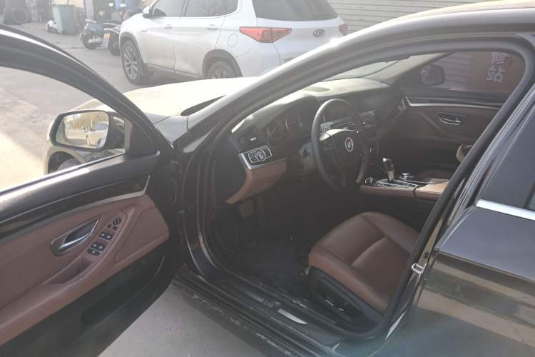 Used BMW 5 Series 2014 525Li Leading Model
