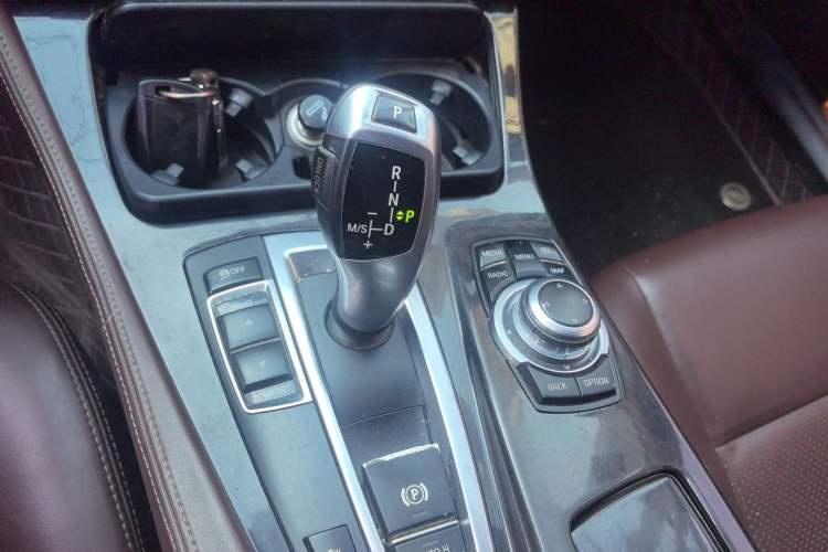 Used BMW 5 Series 2013 525Li Leading Model
