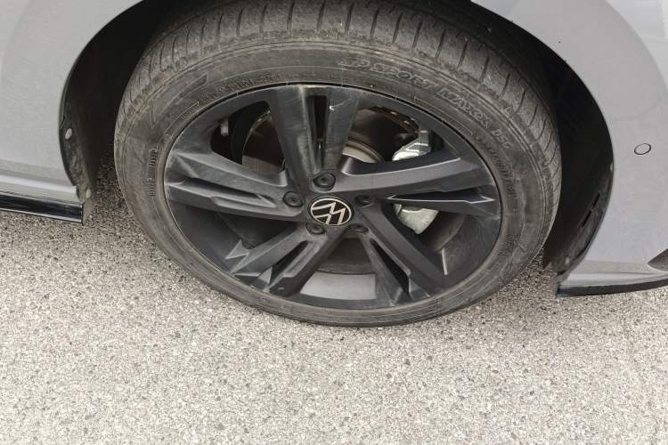 Used Volkswagen Golf 2021 280TSI DSG 30th Anniversary Edition Right Front Wheel Hub