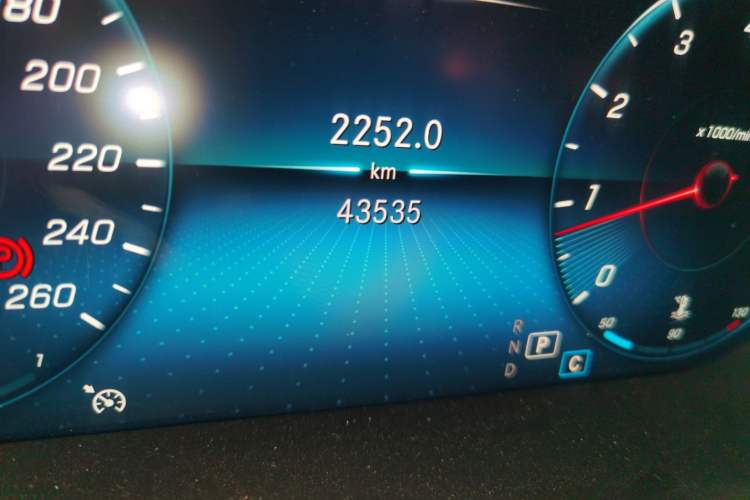 Used Mercedes-Benz GLC 2022 Second Facelift GLC 260 L 4MATIC Luxury Edition Odometer Close Up