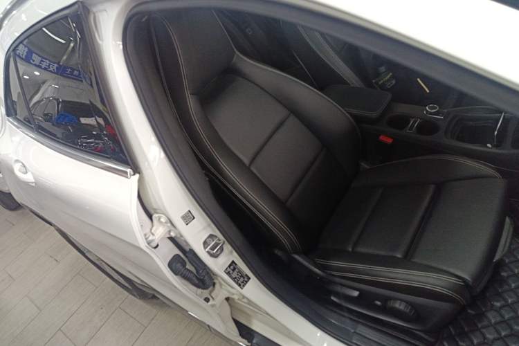 Used Mercedes-Benz GLA 2018 GLA 200 Sport Edition Right Front Seat