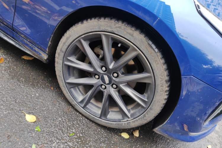 Used Cadillac CT4 2020 28T Elite Edition Right Front Wheel Hub