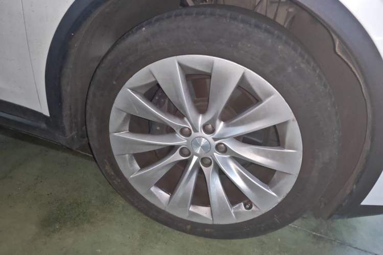 Used Tesla Model X 2017 X 100D Long Range Edition Right Front Wheel Hub