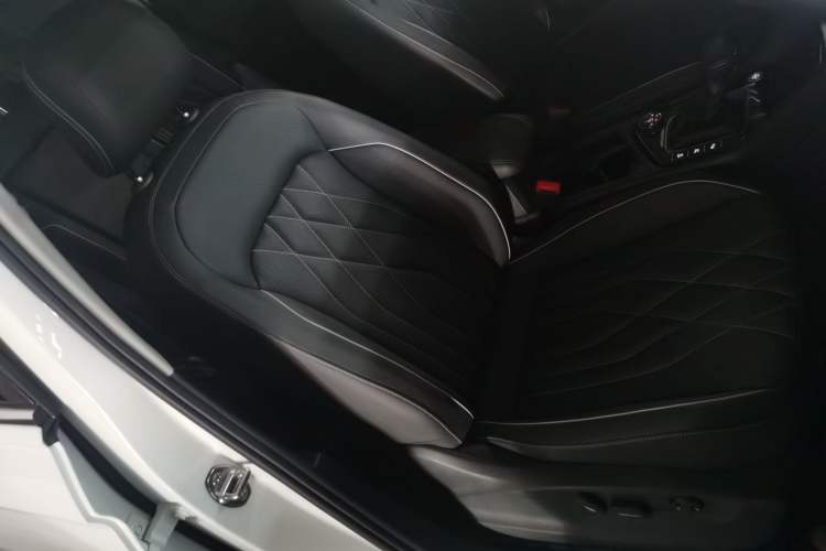 Used Volkswagen Tiguan L 2023 Facelifted 380TSI Automatic All-Wheel Drive R-Line Plus Version 7-Seater Right Front Seat