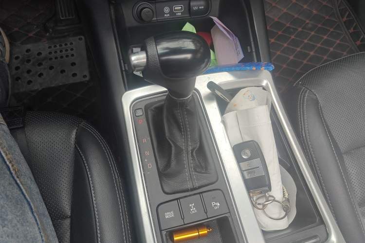 Used Kia Sorento 2016 Sorento L 2.4L Gasoline 4WD Custom Edition 7 Seats Emission Standard China V
