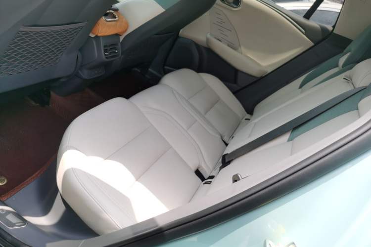 Used Lynk & Co 06 EM-P 2023 EM-P 126 Long-Range Halo Left Rear Seat