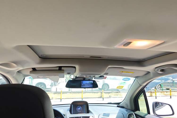 Used Buick Encore 2015 1.4T Automatic Two-Wheel Drive Urban Elite Version
