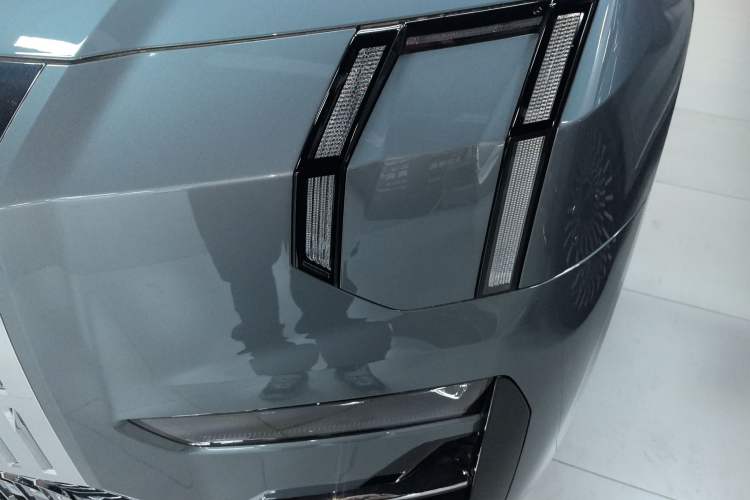 Used Zeekr 009 2024 Six-Seat Executive Version 4WD 108 kWh
