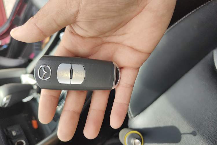 Used Mazda CX-4 2018 2.0L Automatic Two-Wheel Drive Blue Sky Dynamic Version China VI Standard Vehicle Key