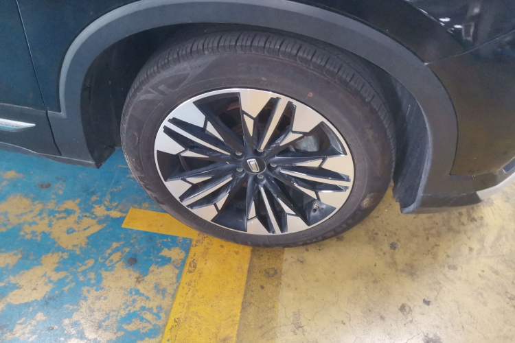 Used Bestune T77 2021 PRO 280 TID Automatic Prestige Model Right Front Wheel Hub