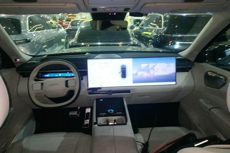 Used Lynk & Co 900 2025 2.0T Exploration Edition
