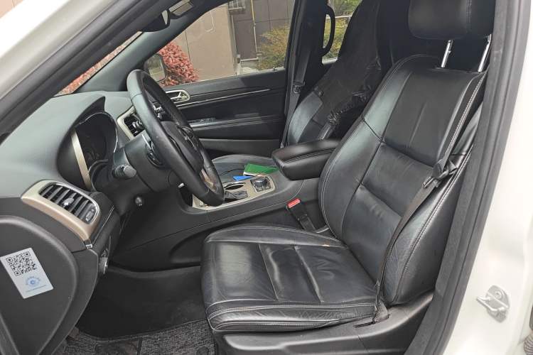 Used Jeep Grand Cherokee 2016 3.0L Comfort Navigation Edition Left Front Seat