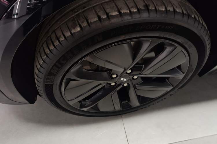 Used Li Auto L7 2024 Ultra Model Left Front Wheel Hub