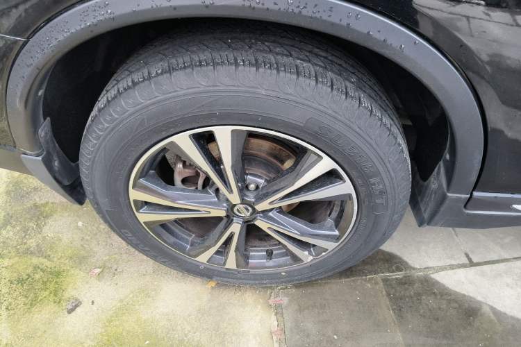 Used Nissan X-Trail 2017 2.5L CVT Leading Edition 4WD
