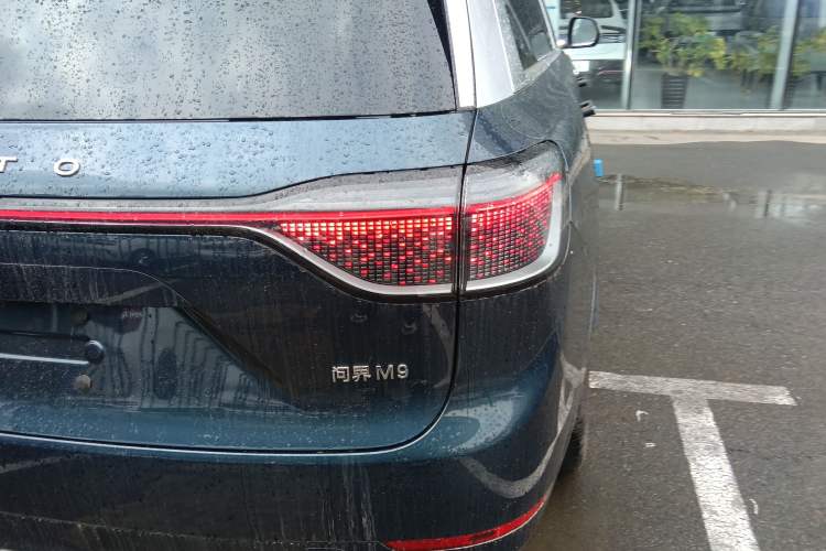 Used Hima AITO M9 2025 Extended-Range Ultra Version 52 kWh 6-Seater Right Rear Taillight