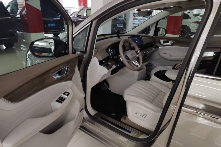 Used Roewe iMAX8 2023 400TGI Comfort Edition