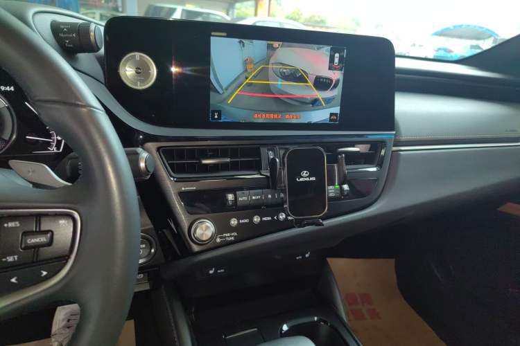 Used Lexus ES 2022 300h Excellence Edition
