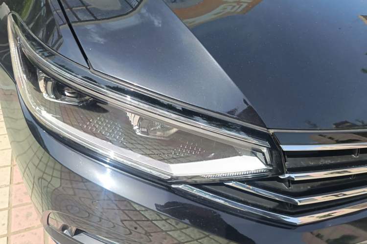 Used Volkswagen Magotan 2020 380TSI DSG Luxury Version Right Front Headlight