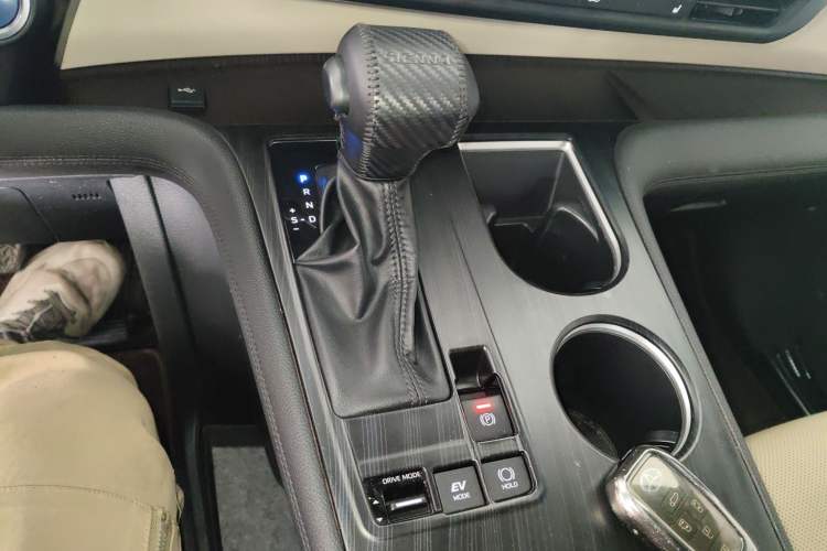 Used Toyota Granvia 2023 2.5L Hybrid Prestige PLUS Edition
