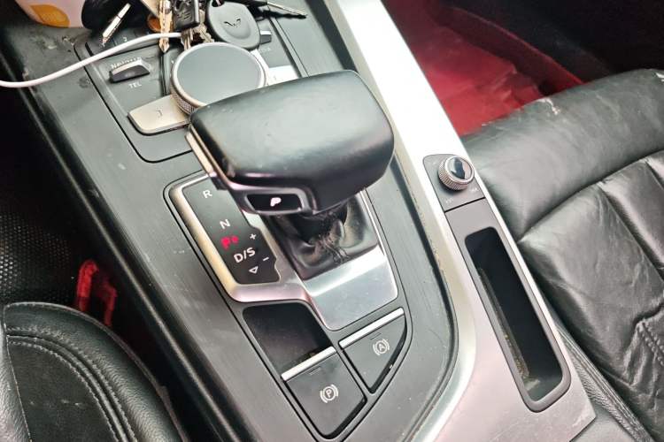 Used Audi A4L 2018 30th Anniversary Edition 40 TFSI Fashion Model
