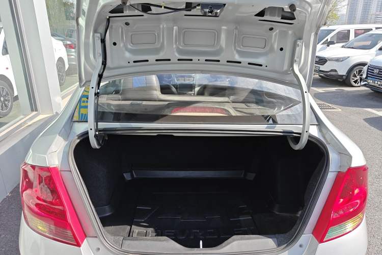 Used Chevrolet Sail 2013 Sedan 1.2L Manual Fashionable Happiness Edition Trunk