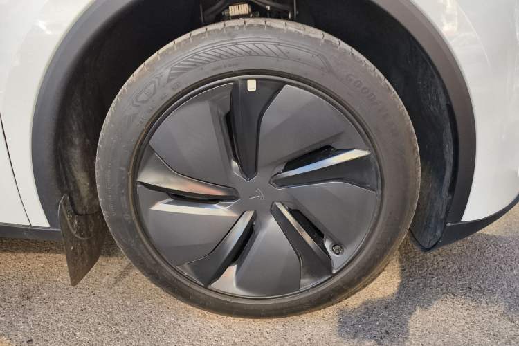 Used Tesla Model Y 2025 Rear-Wheel-Drive Version
