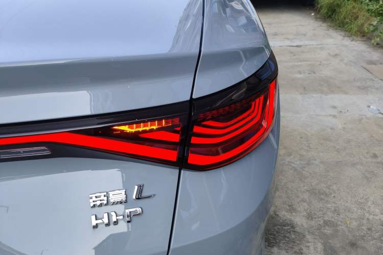 Used Geely Auto Emgrand L HiP 2024 Champion Edition 1.5TD-DHT Pro 100KM Excellence Model
