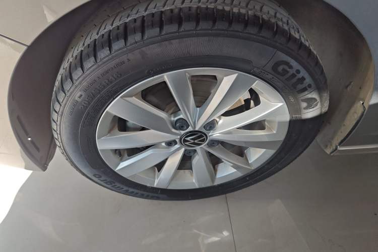 Used Volkswagen Bora 2021 1.5L Automatic Comfort Smart Connect Edition Left Front Wheel Hub