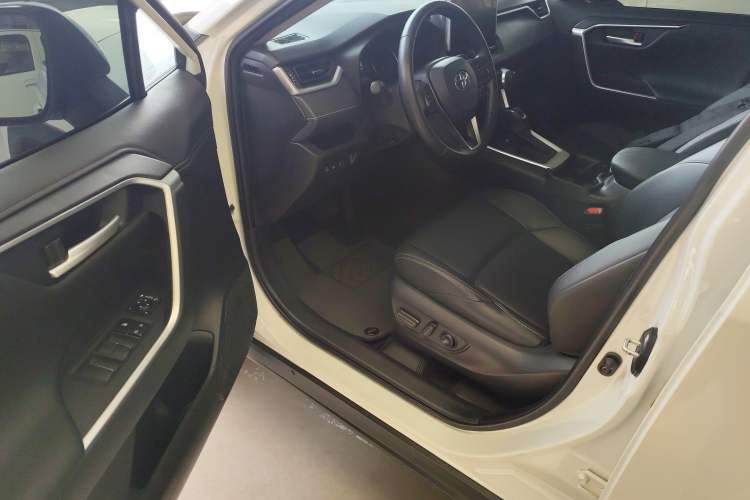 Used Toyota Wildlander 2022 2.0L CVT Two-Wheel Drive Luxury PLUS Edition