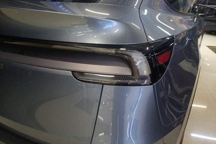 Used Tesla Model Y 2025 Rear-Wheel-Drive Version