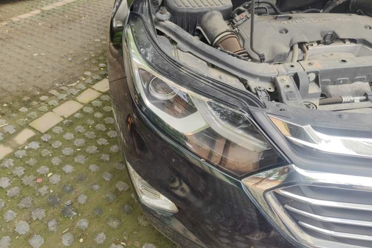 Used Chevrolet Equinox 2018 550T Automatic All-Wheel-Drive Explorer Edition Right Front Headlight